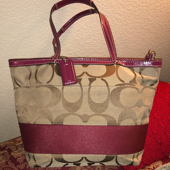 💖Coach Magenta & Tan Signature Handbag💖 - Picture 2 of 8